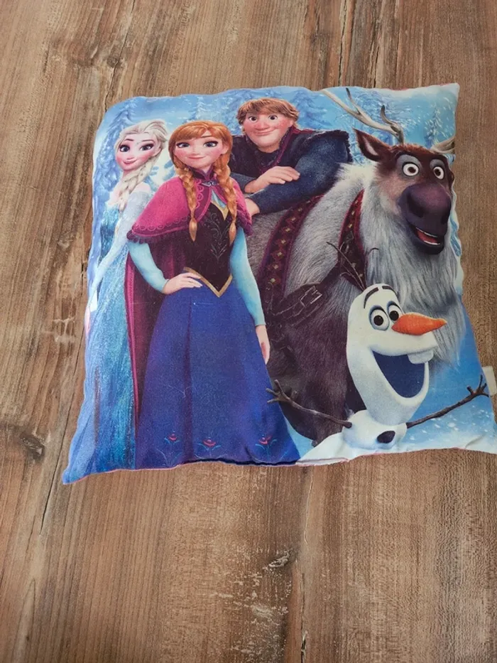 Coussin oreiller La reine des neiges disney en très bon état