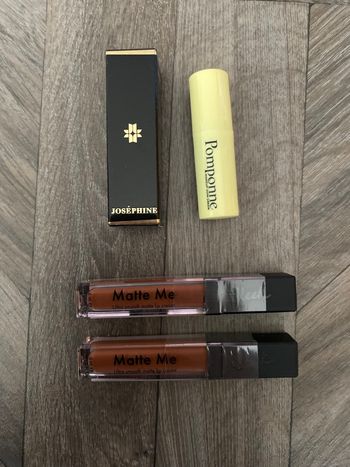 Lot rouge à lèvres neufs