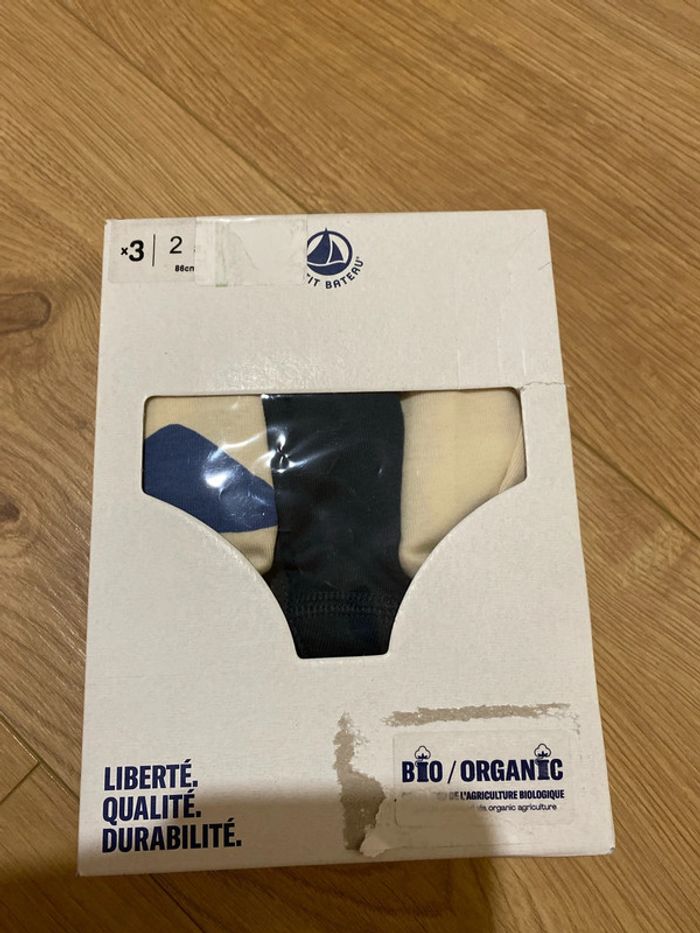 Lot de trois slips petit bateau neufs