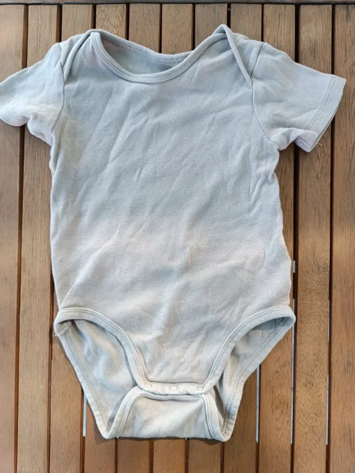 Lot 5 bodies bébé - photo numéro 6