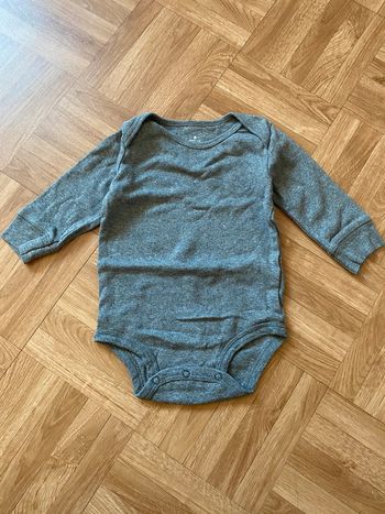 Body à manches longues gris vintage taille 6 mois