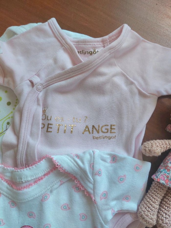Lot de 5 bodies manches courtes taille 1 mois - photo numéro 4