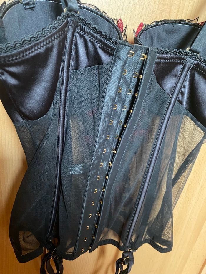 Guêpière neuve - photo numéro 3