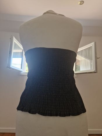 Top dos nu avec ceinture sur le devant 