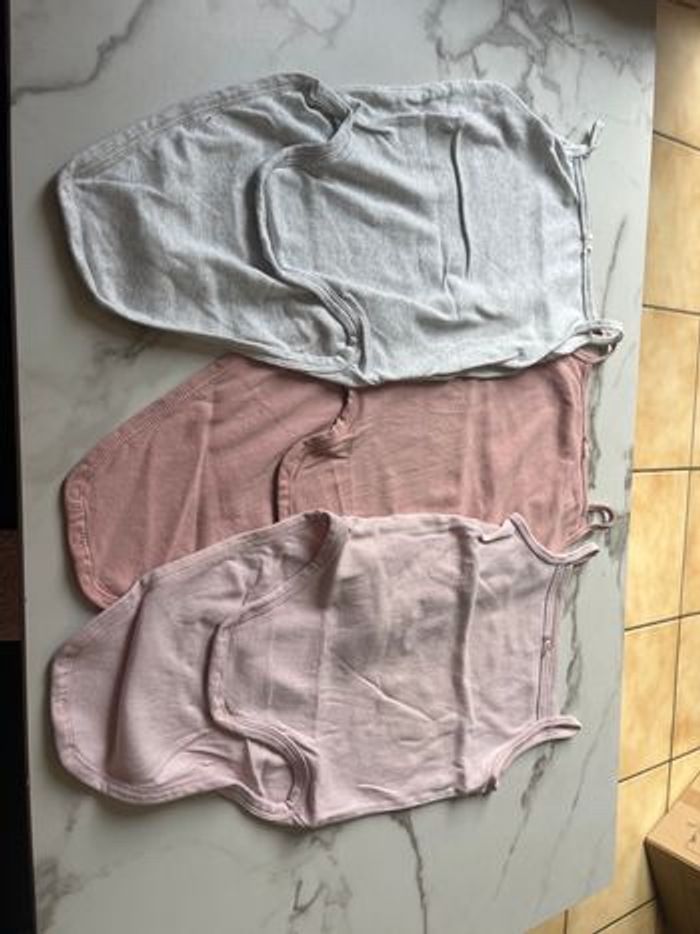 Lot de 4 bodies à bretelles