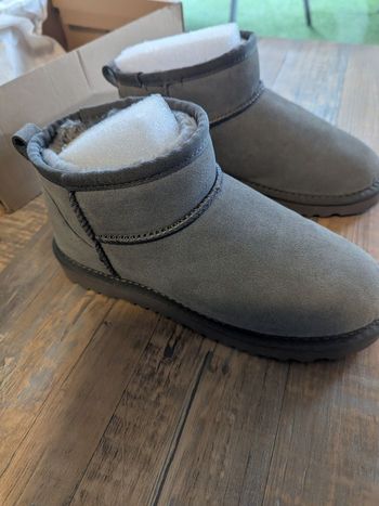 Ugg neuf grise