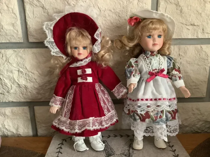 2 adorables petites poupée enciennes
