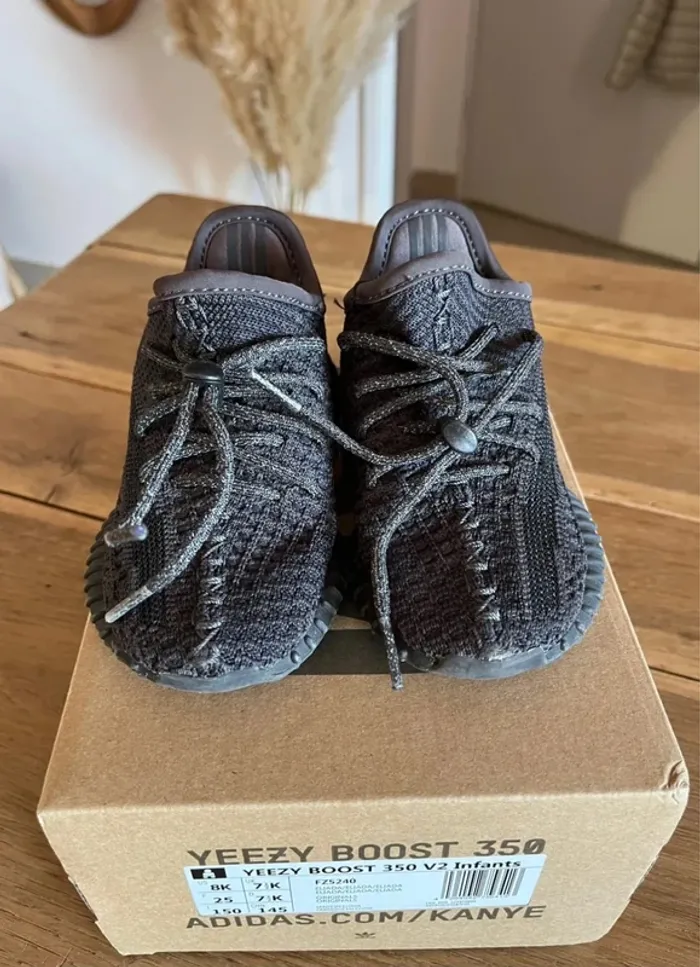 Adidas Yeezy Boost 350 V2 noires - photo numéro 3