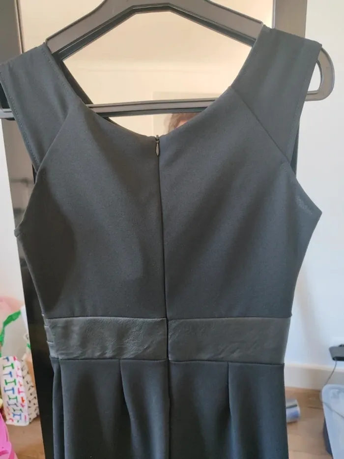 Robe noire élégante - photo numéro 4