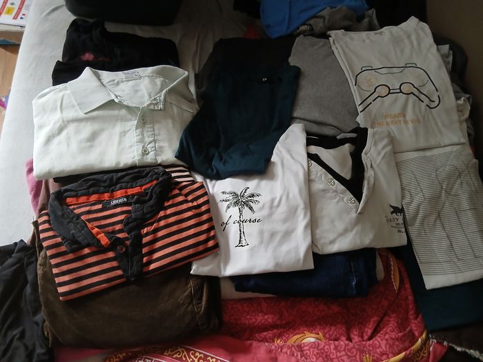 Lots de vêtements garçon taille 14/16ans
