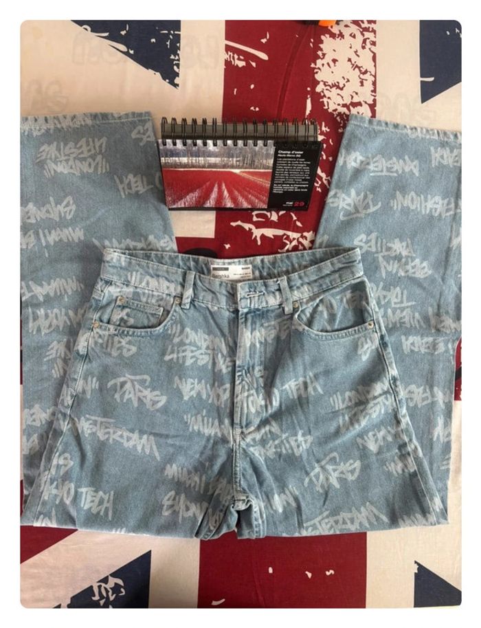 Pantalon Bershka bleu clair motif ville taille S - photo numéro 4