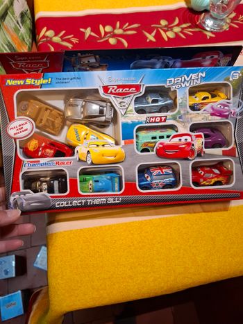 Magnifique coffret voitures Cars en plastique 