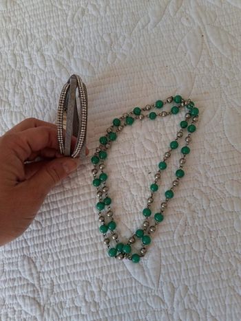 Ensemble lit collier vert argenté et bracelet strass gris