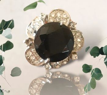 Grosse bague fleur métal argent et cabochon noir