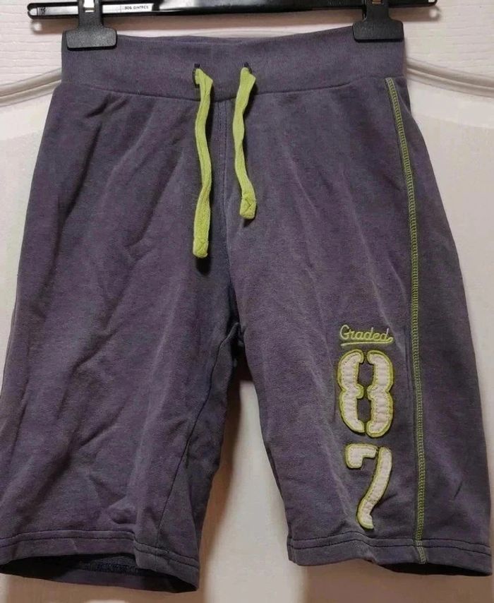 Short molleton marine et vert anis H&M 7/8 ans