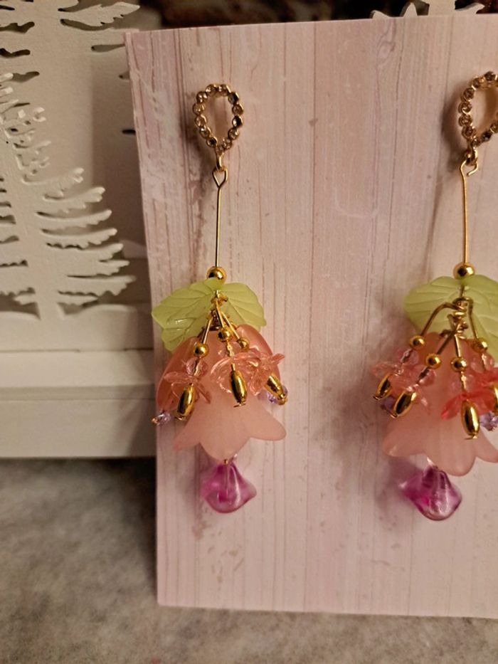 Boucles d'oreilles pendante vertes roses doré - photo numéro 5