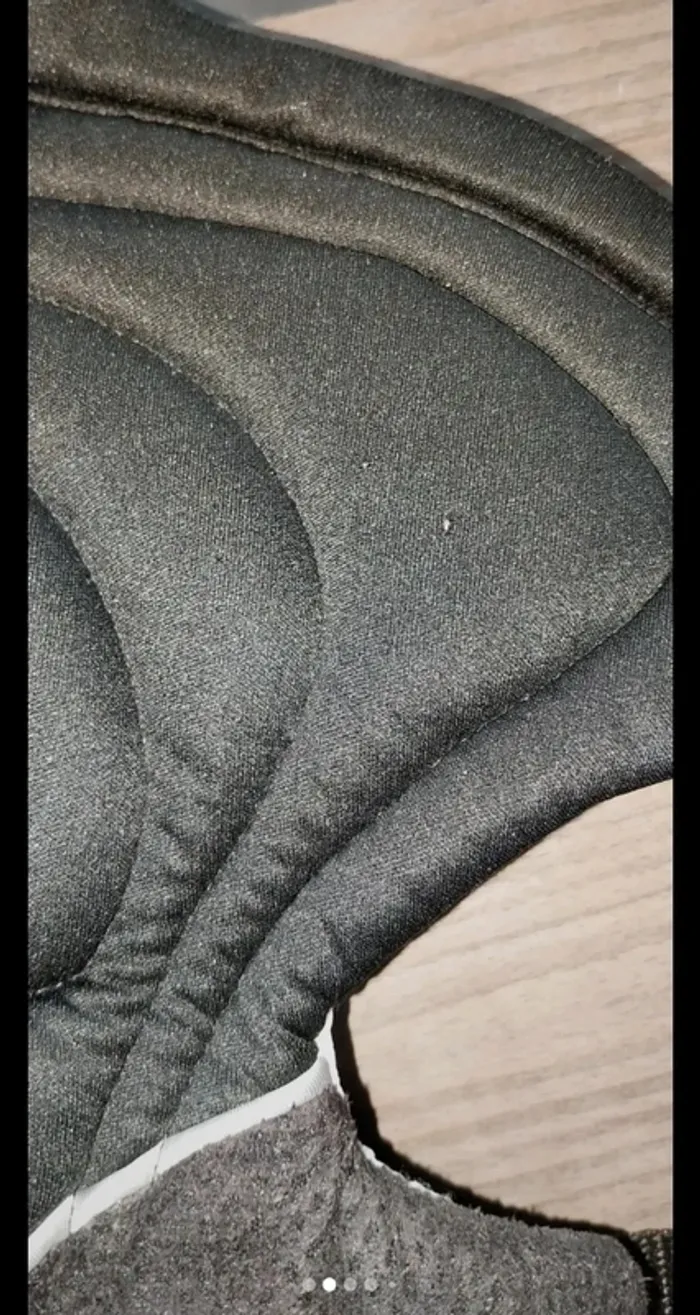 Porte bébé Chicco Black Label noir et blanc. Excellent état. Taille 0+ de la naissance à 9kg. - photo numéro 2