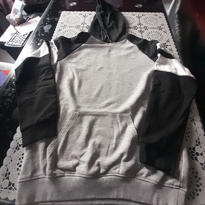 Sweat gemo 16 ans en très bon état