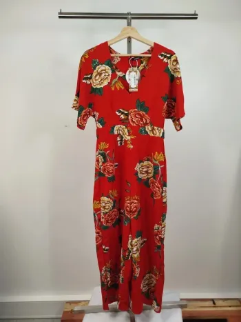 Combinaison rouge Neuve Boohoo - taille 36 - motifs fleurs pivoine A616