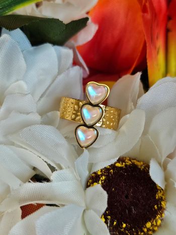 Bague avec ses 3 cœurs en pierres de lune