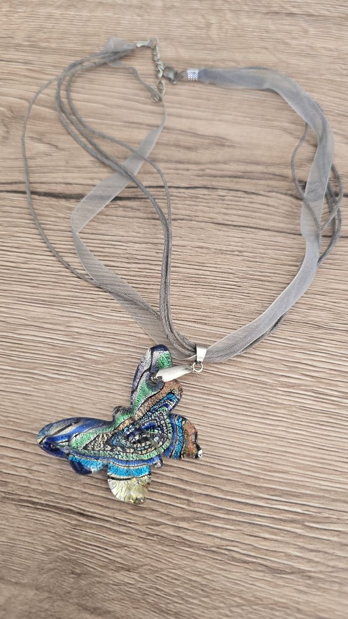 Lot bijoux argentés et bleus avec boîte à bijoux - photo numéro 4