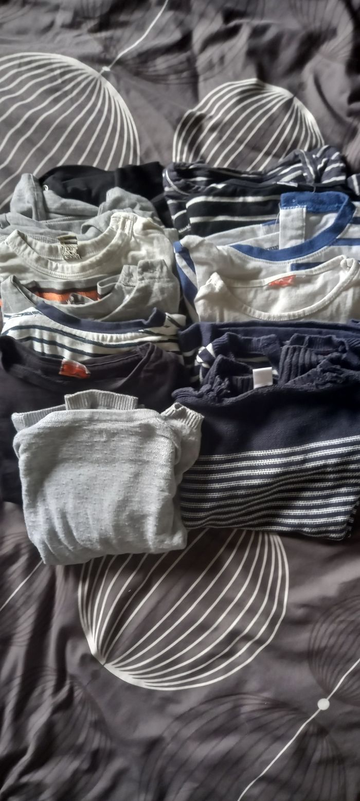 Lot 13 pièces 10 t-shirts manches longues 2 pulls 1 gilet