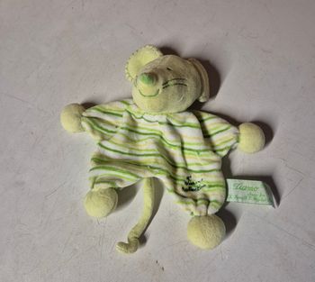 Doudou plat souris verte rayé grelot Tiamo collection