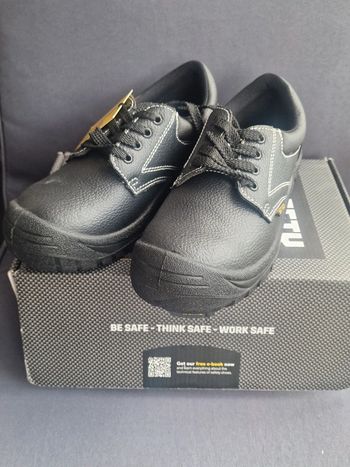Chaussures basses de sécurité neuves safety jogger