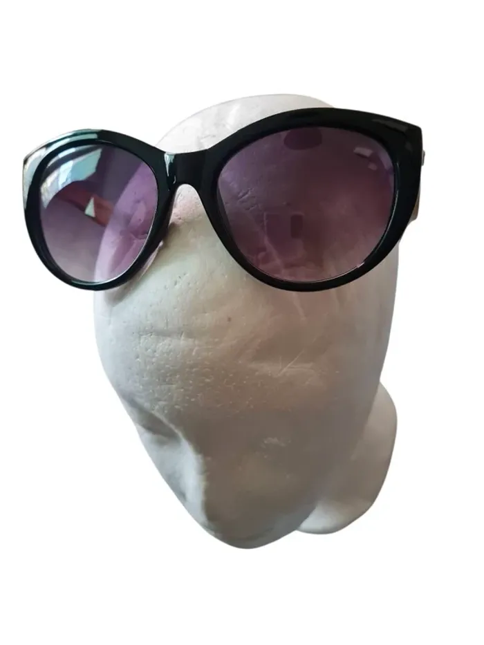 lunette solaire catégorie 3  femme - photo numéro 7