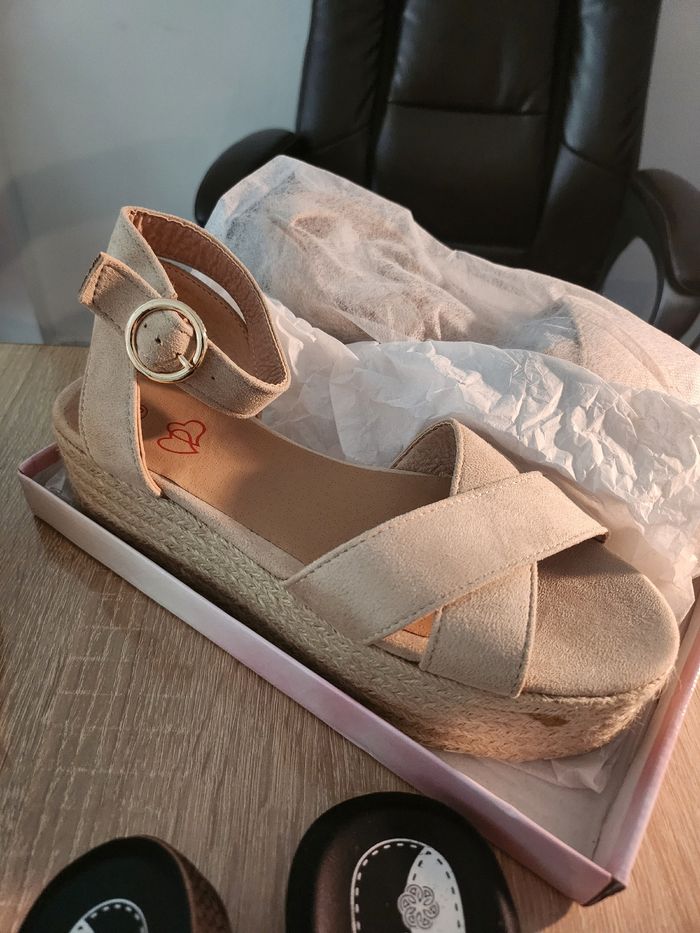 Lot de 5 paires de chaussures/claquettes neuf - photo numéro 4