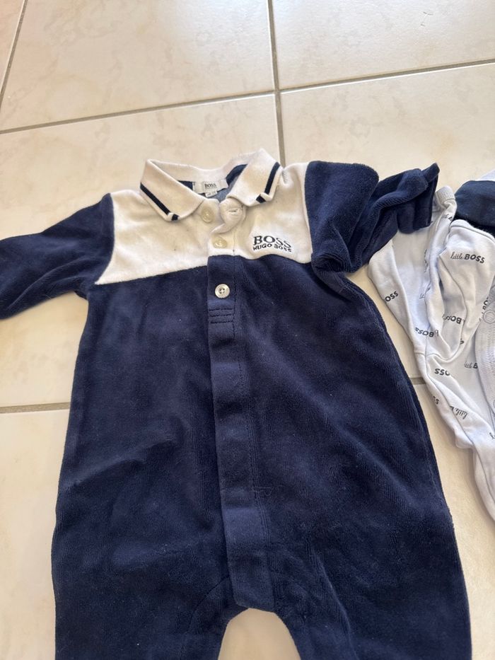 2 pyjama hugo boss très bon état - photo numéro 3