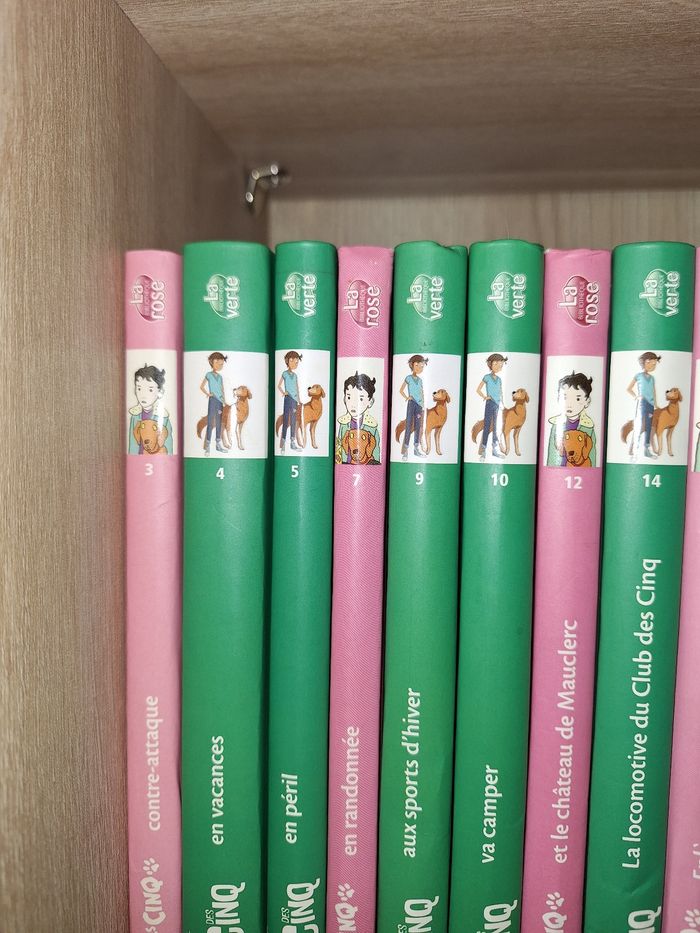 Lot de livre '' Le Club des Cinq '' bibliothèque rode et verte - photo numéro 3