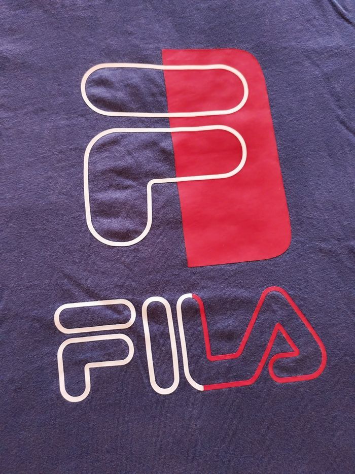 T-shirt Fila bleu marine 11-12 ans – bon état - photo numéro 2