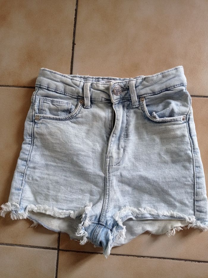 Petit short en jean - T. 36 "Bershka"