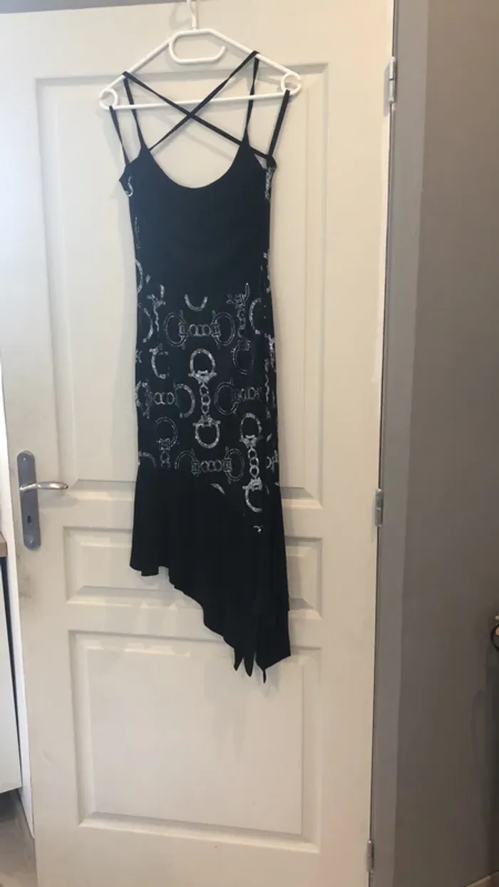 Robe dos nu - photo numéro 2