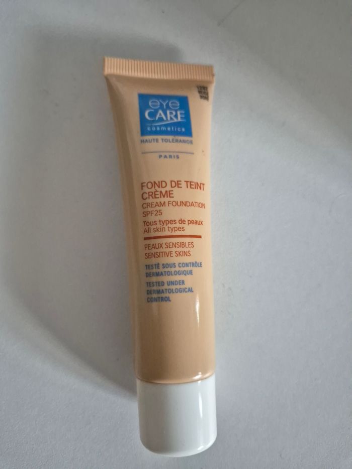 Fond de teint Eye Care beige doré