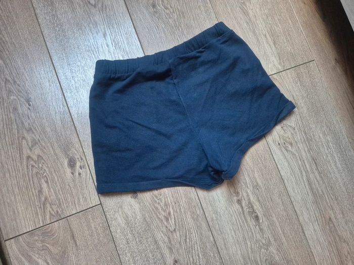 Short okaidi bleu foncé 12 ans en très bon état - photo numéro 3