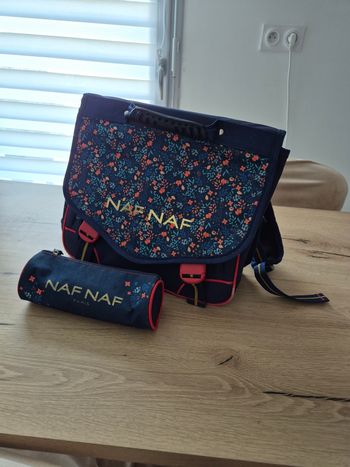 Cartable NAF NAF et sa trousse assorti