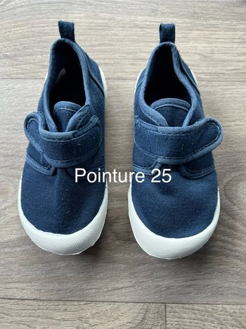 Paire de baskets toile pointure 25 Tex