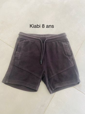 Short gris foncé  kiabi 8 ans