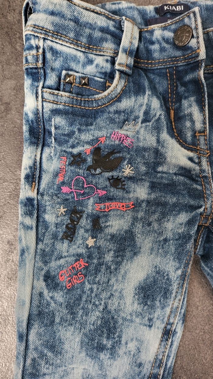 Jean slim fille 4 ans kiabi très bon état - photo numéro 2