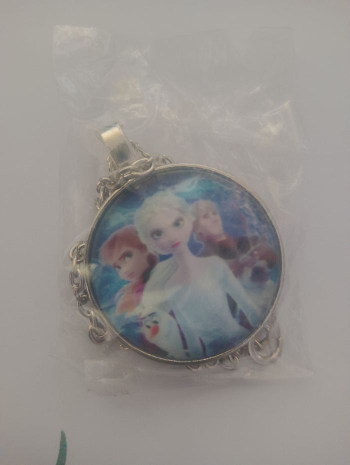 Collier neuf princesse Disney reine des neiges