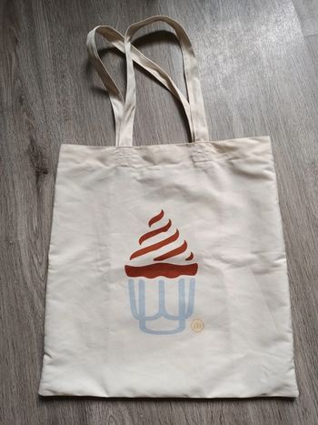 Tote bag