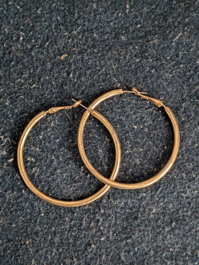 Créoles en métal dorées