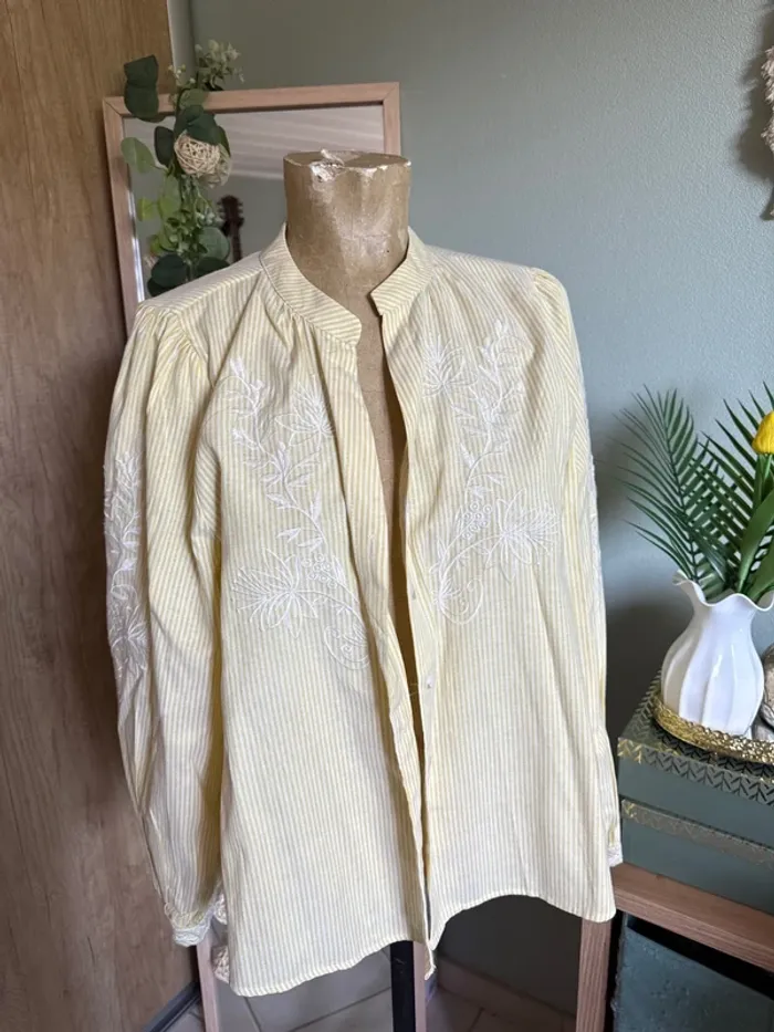 Magnifique chemise rayée et brodée femme