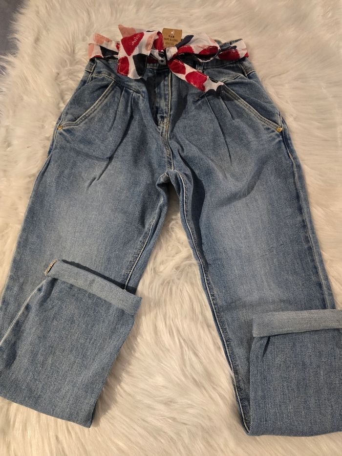 Neuf (non porté) 🏷🤩😍🩷 superbe Jeans MOM 10 ans fille 😍🤩🩷