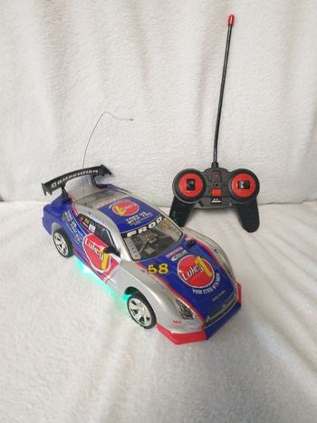 Voiture radiocommandée