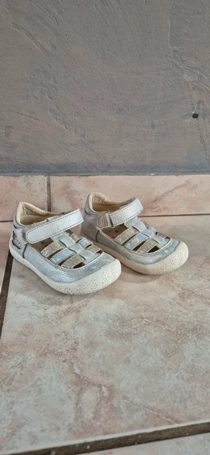 Sandalles