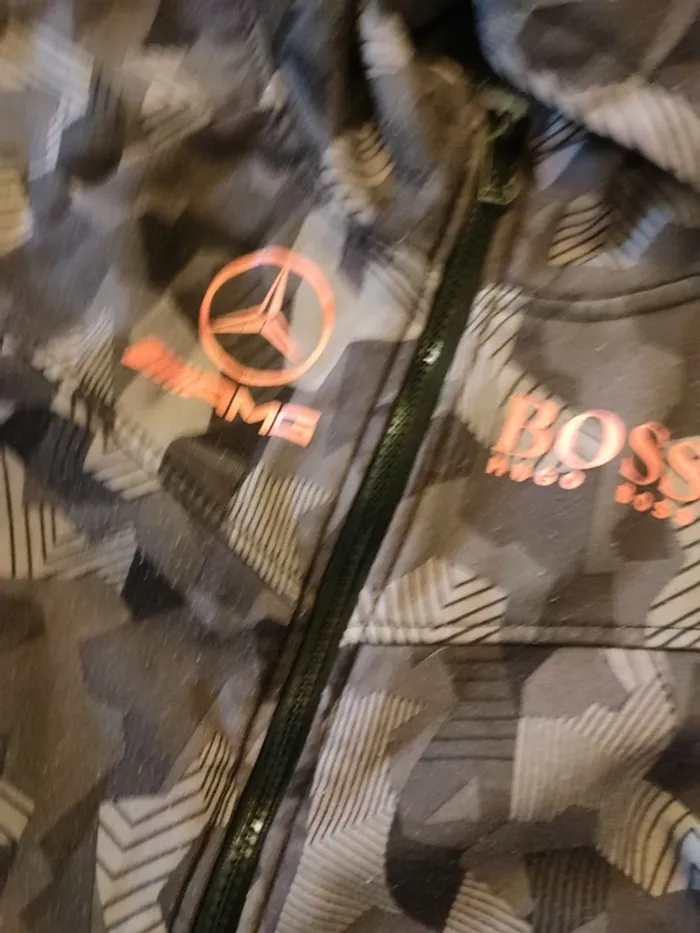 Ensemble jogging Hugo boss mercedes AMG 5 ans - photo numéro 6