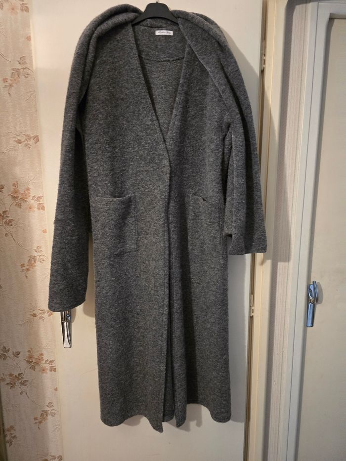Manteau long avec écharpe - photo numéro 2